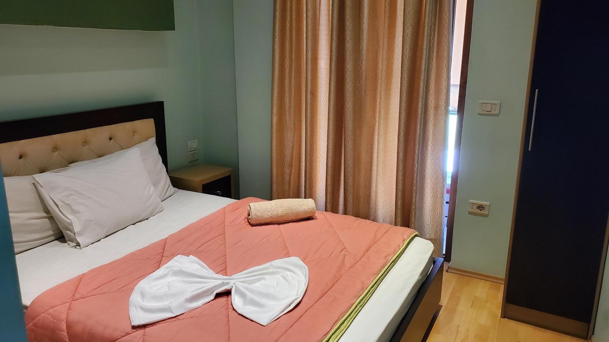 Hotel Shehu Gjirokastër Стая снимка