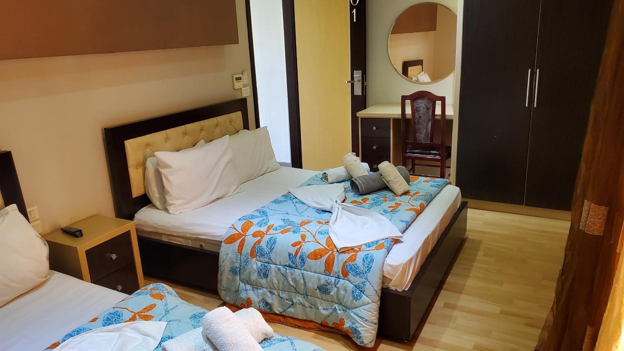 Hotel Shehu Gjirokastër Екстериор снимка